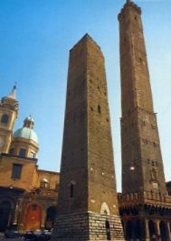 schiefe T&uuml;rme auch in Bologna